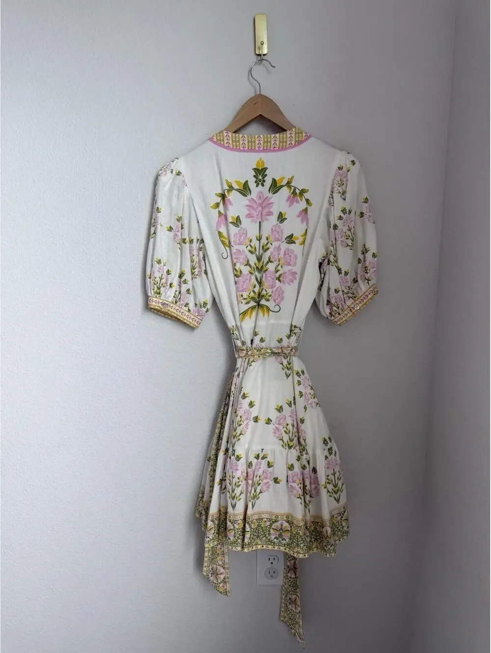 Floral Tie-Waist Short Dress in White and Pink - Picture 6 of 9